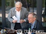Rolf Gries DL6ZAH (stehend)