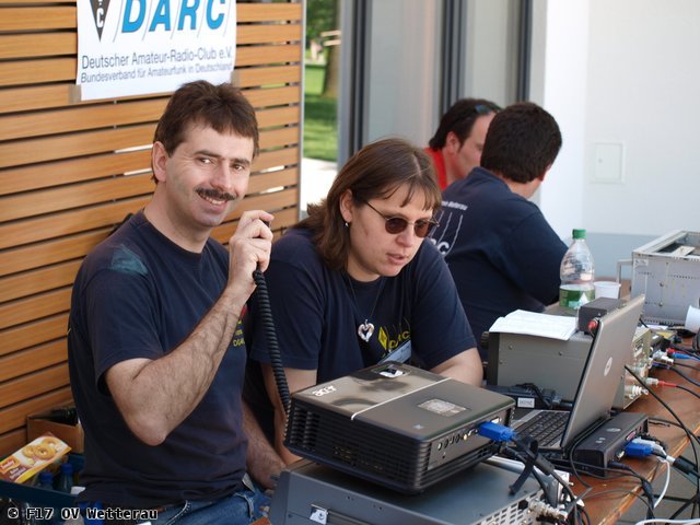 links Thomas DG4FCJ, daneben Alexandra  DO7AZ